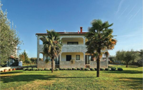 3 Bedroom Gorgeous Apartment In Porec